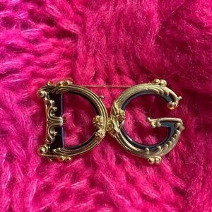 Brooch DG